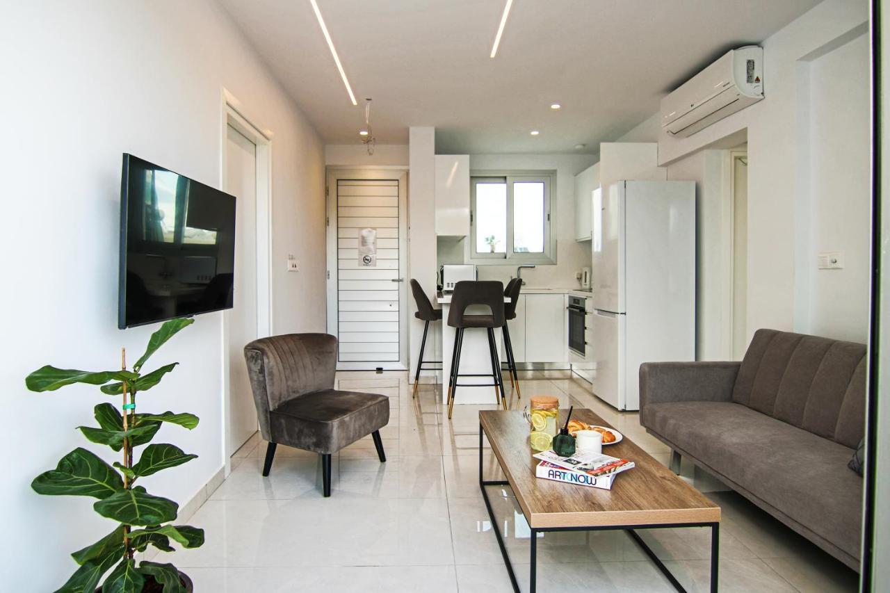 Phaedrus Living - Seaside Executive Flat Harbour 208 Apartment Пафос Екстериор снимка