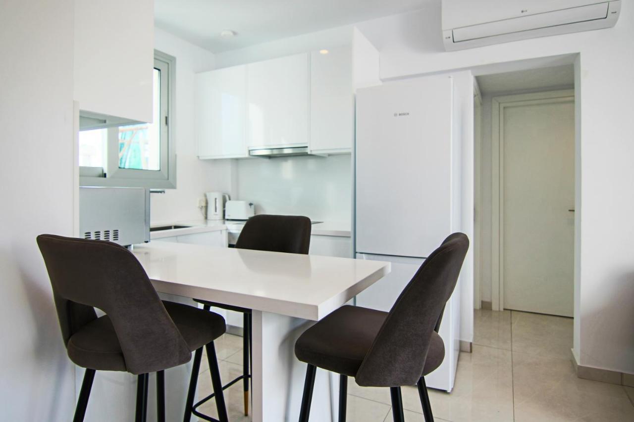 Phaedrus Living - Seaside Executive Flat Harbour 208 Apartment Пафос Екстериор снимка