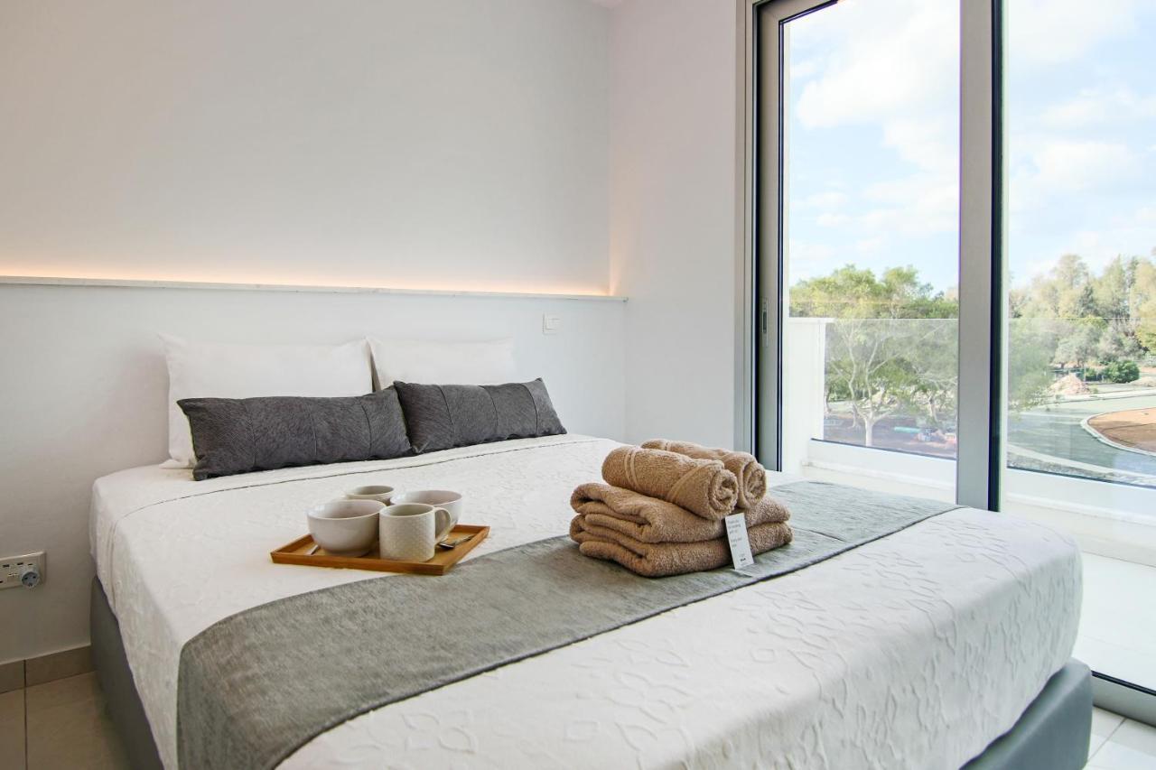 Phaedrus Living - Seaside Executive Flat Harbour 208 Apartment Пафос Екстериор снимка